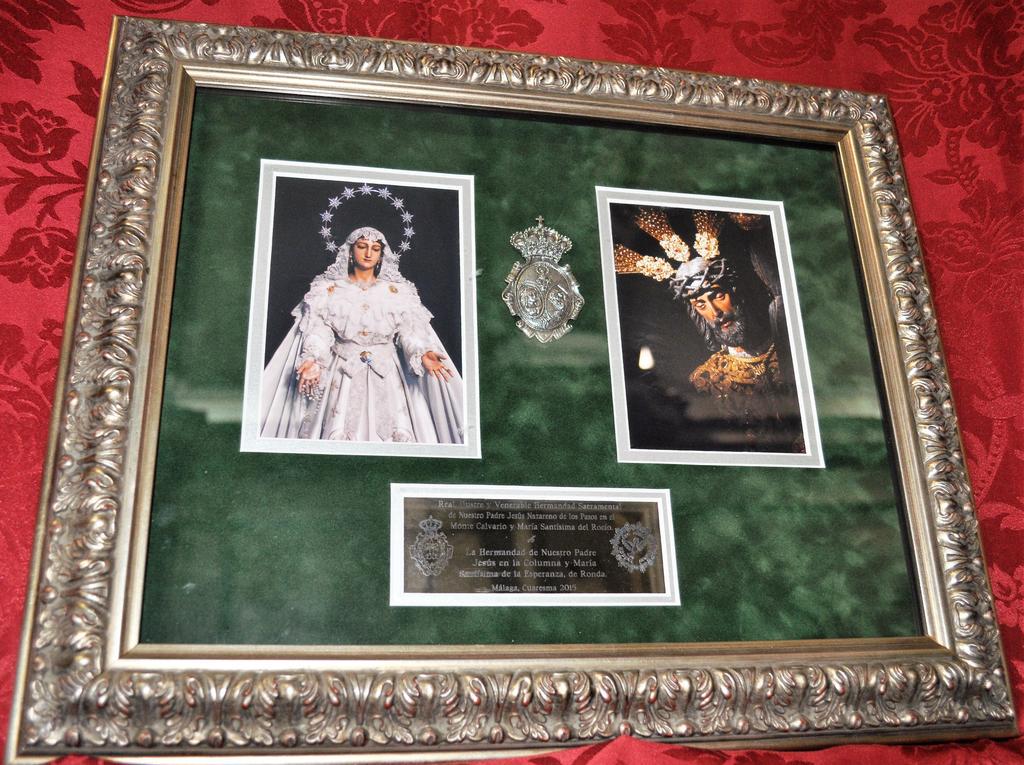 H_ColumnaRonda's tweet photo. Madre del Rocío, hoy tus hijos de Ntra. Hdad y en especial la Novia de Ronda te felicitan. #CoronaciónRocío http://t.co/3wlUrX20XF