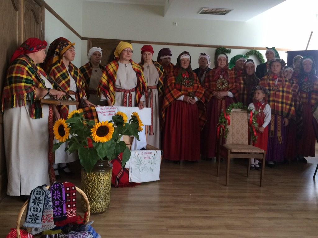 Inga__Berzina's tweet image. Etnogrāfiskajam ansamblim &quot;Gudenieku suiti&quot; 50! Meitas vešana tautās.