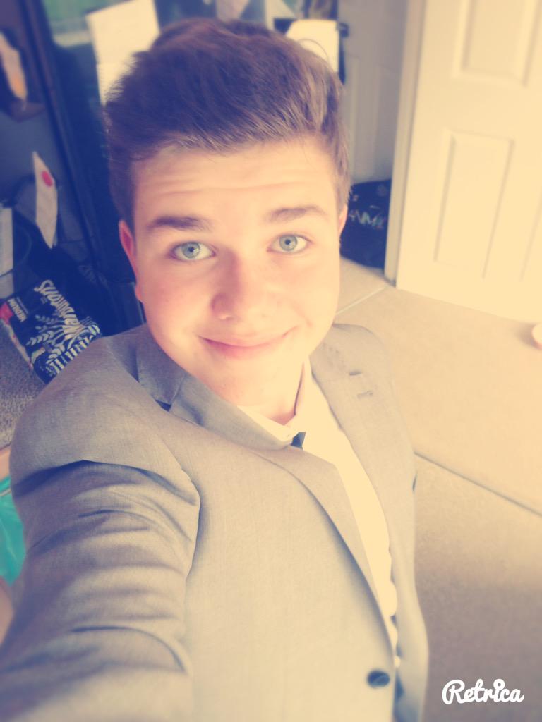 adhdimproud's tweet photo. Can't wait for my aunties wedding 🎉 http://t.co/xWjzugPHgX