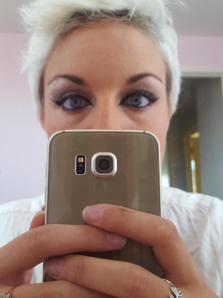 KathyAndeSinger's tweet image. Eyeliner game is strong for tonight's gig at @calistacafebar