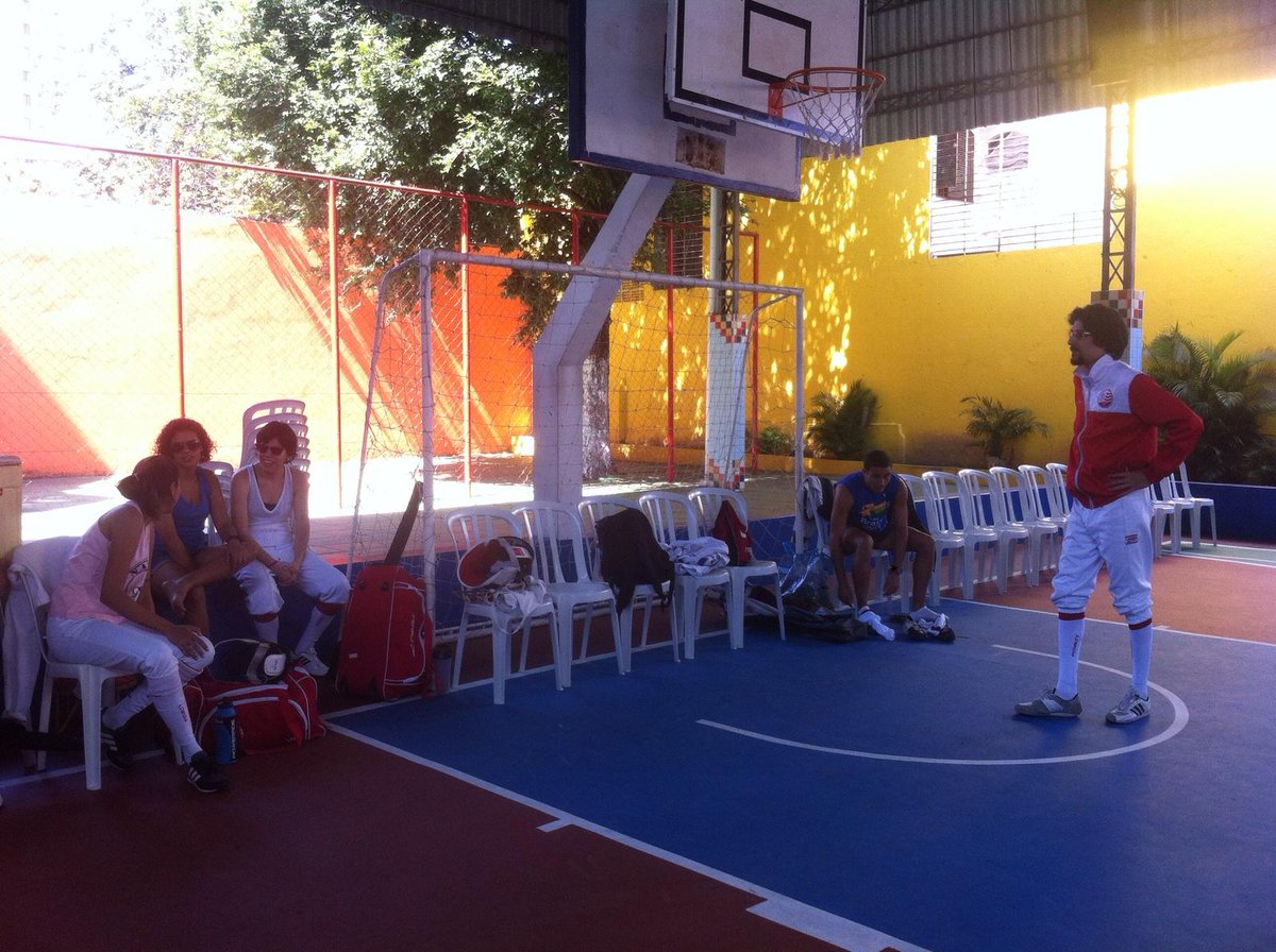 REsgrima's tweet photo. Os atletas já estão chegando! Logo menos o aquecimento será iniciado. #esgrima http://t.co/Mtb8rJ6rEY