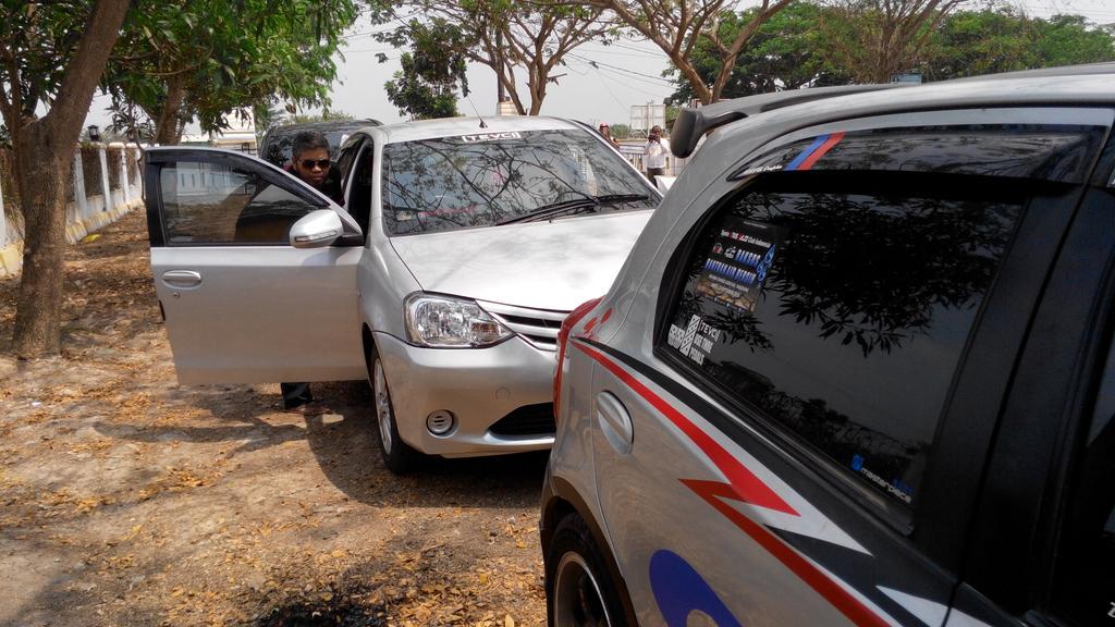 TEVC_Indonesia's tweet photo. LP: Serba Serbi #TevciPeduli Baksos Penyaluran Air Bersih feat @Velozcommunity @ToyotaID @GTRadial_Indo @Amidrossfel http://t.co/dHRPl8ZQIS