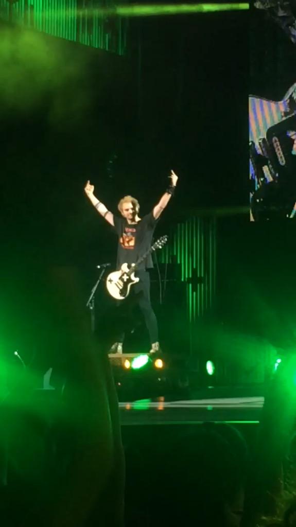 LlETOME's tweet image. #HERESTOROWYSOMEMORIES #HERESTO5SOSMEMORIES @Ashton5SOS