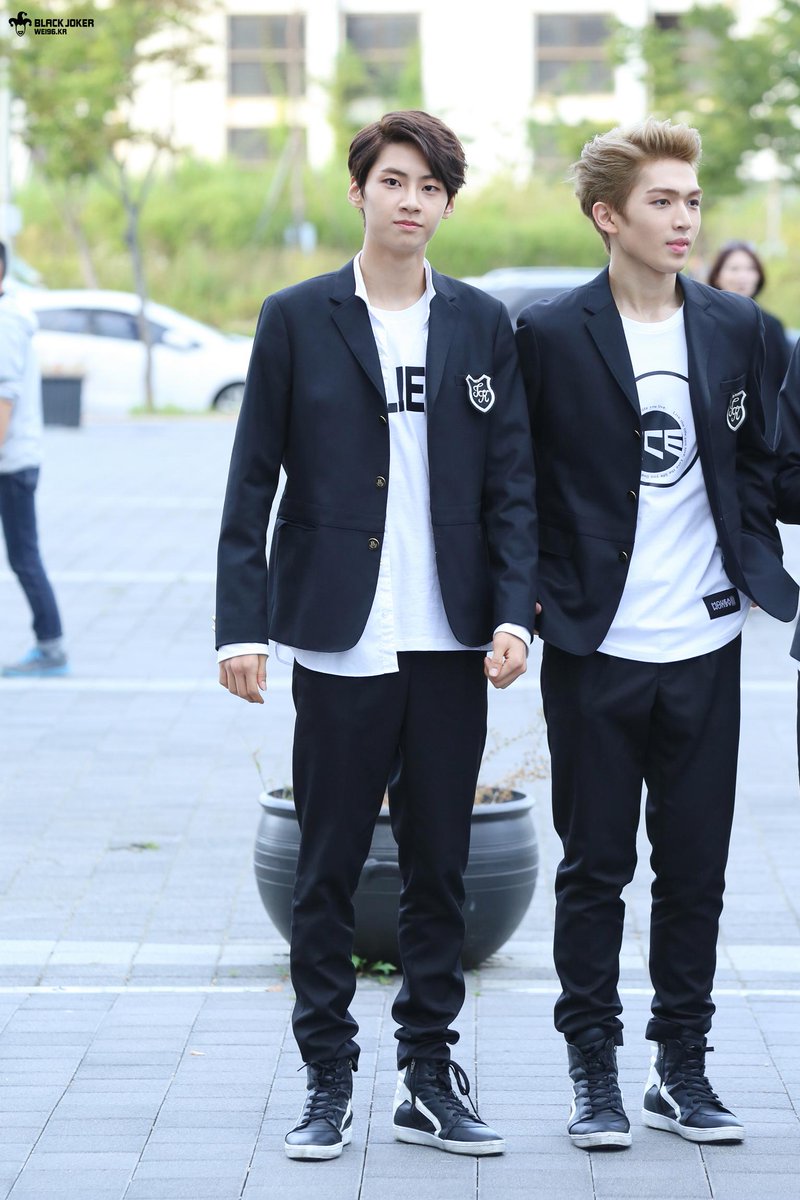 다리 길이만 110cm 라는 팀내 최장신 아이돌.jpg | 인스티즈