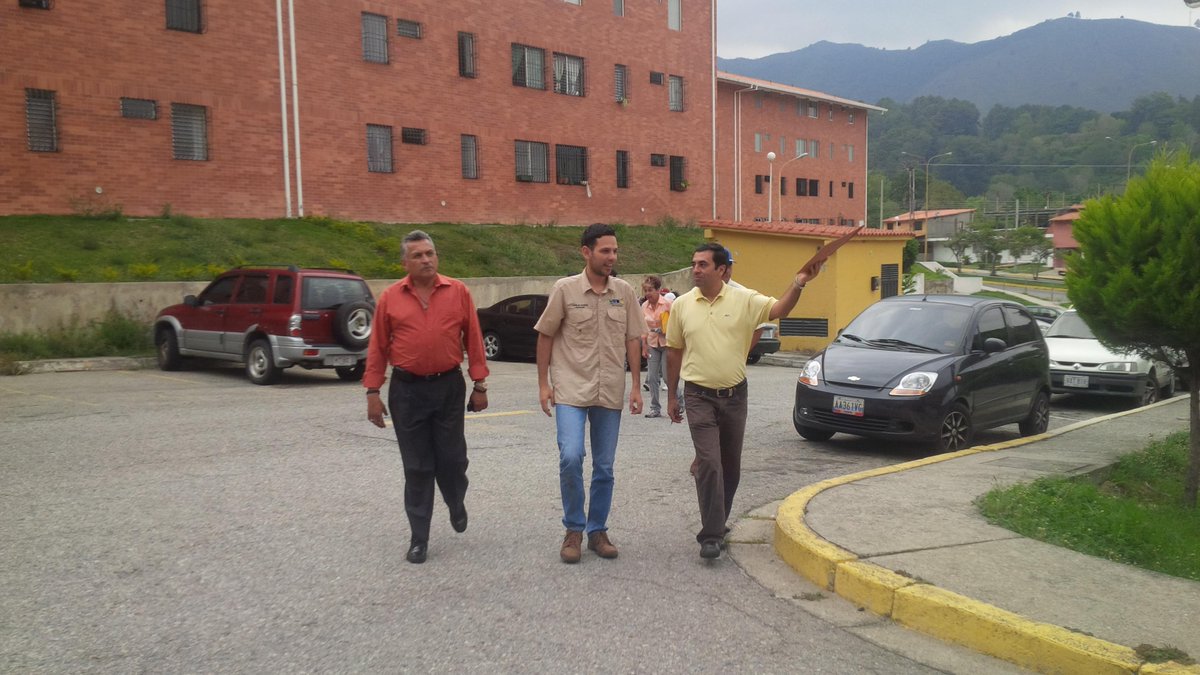 PJSpinettiDin1's tweet photo. Visitamos las Res la hechicera, junto a @CarlosGarc1a http://t.co/i5whmwhNTN
