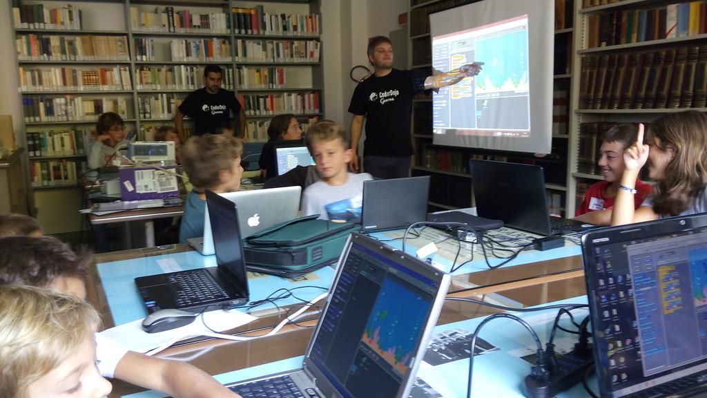 grillonem's tweet photo. @CoderDojoGe  Francesco in azione #Camogli http://t.co/bMQ7XVuT6i