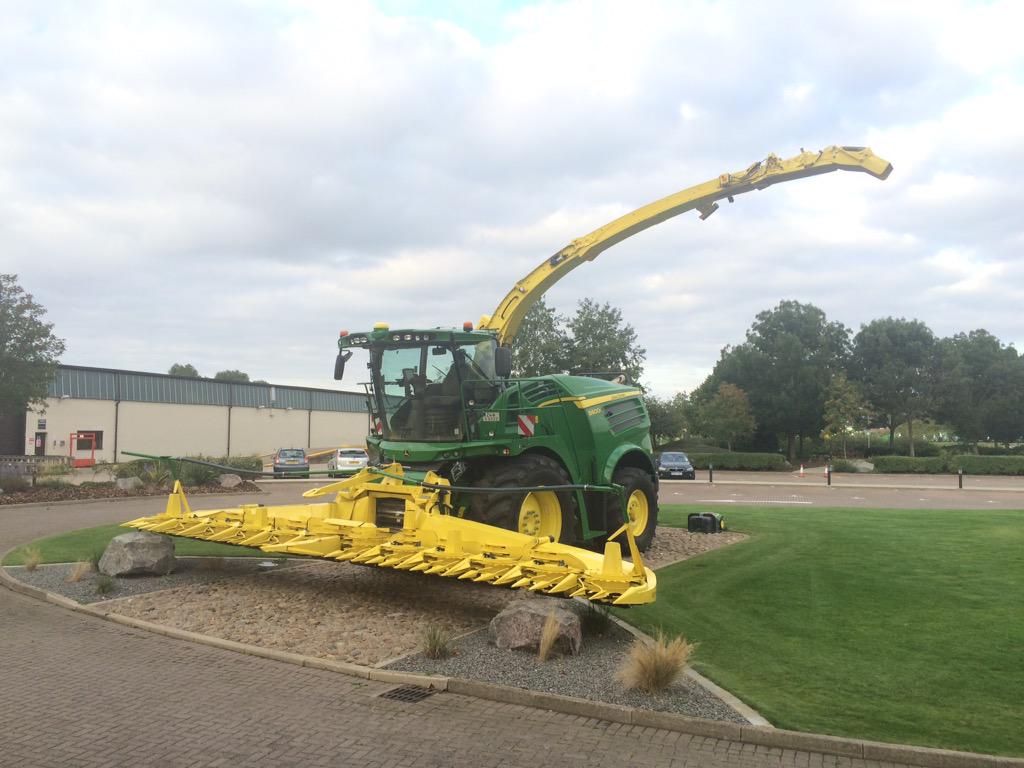 mike_bakerJD's tweet photo. Just sat waiting for the maize season to kick off #12row #Kemper #JohnDeere http://t.co/V7OQKwGJER