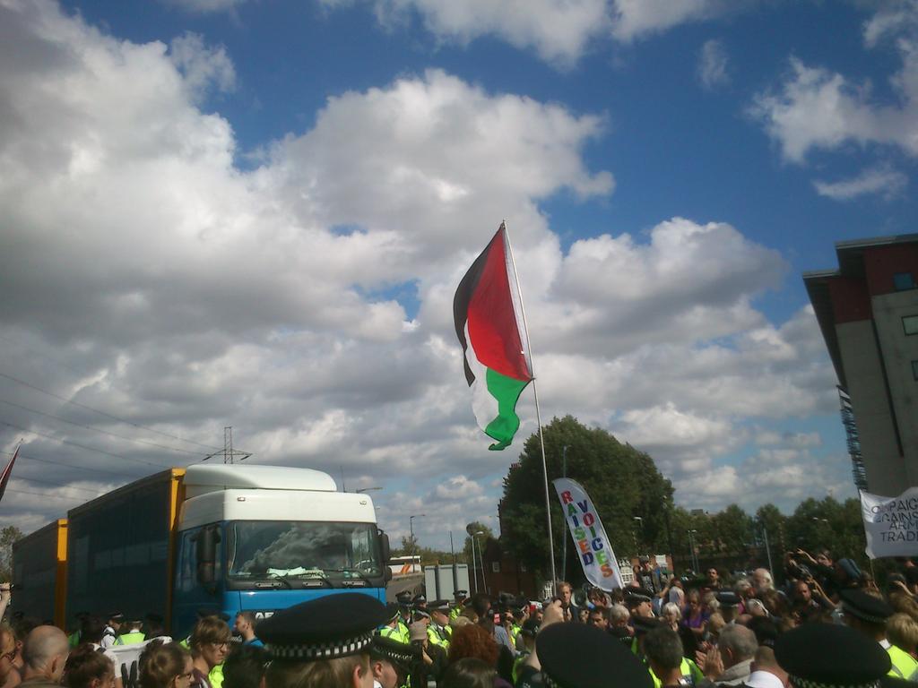 Massive blockade at #StopDSEI #stopthearmsfair #stoparmssalestoTurkey #stoparmssales @Hevallo