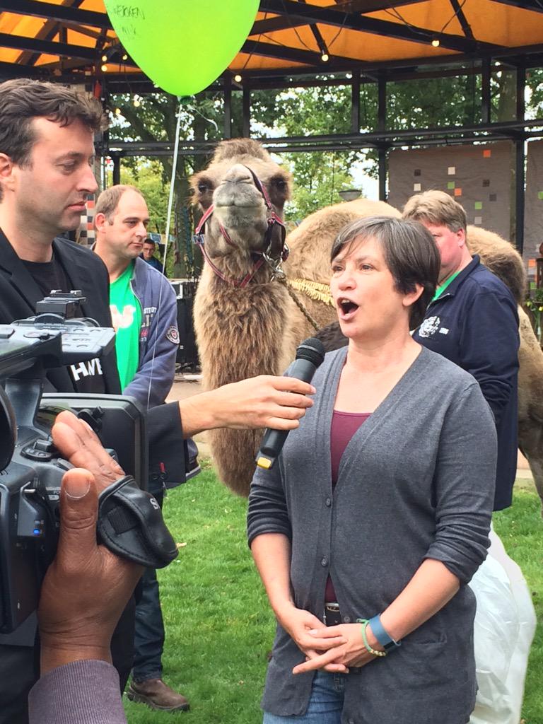 lotmertens's tweet image. "De #participatiesamenleving komt er niet vanzelf!" Met kamelen #ditiswest #BeSouk @MiljaKruijt @WijDelfshaven