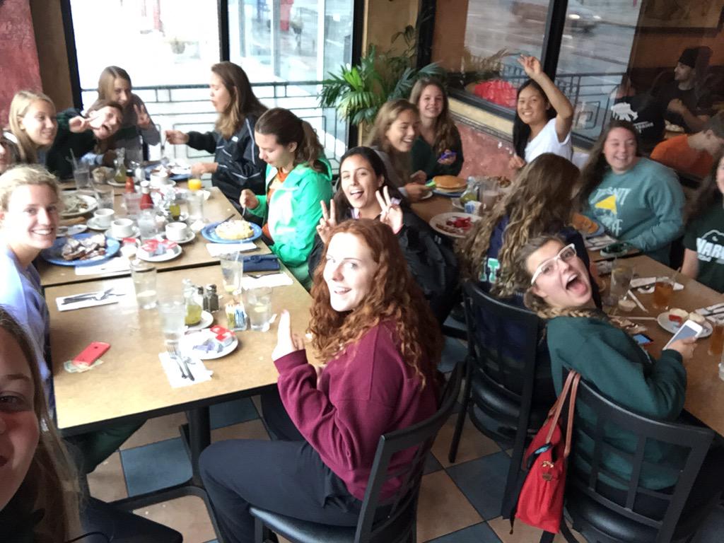 KelseyConrad's tweet photo. #gatorgoals enjoying some gator bait!! @nardinswimming http://t.co/LpzN3SogCB