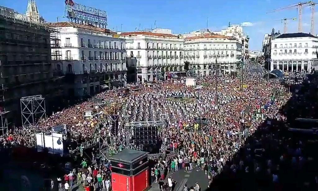 AhoraMadrid's tweet photo. Cada año más gente toma las calles contra las lanzas. Cada año más cerca de su fin. #NoAlToroDeLaVega http://t.co/OM1RagRrK7