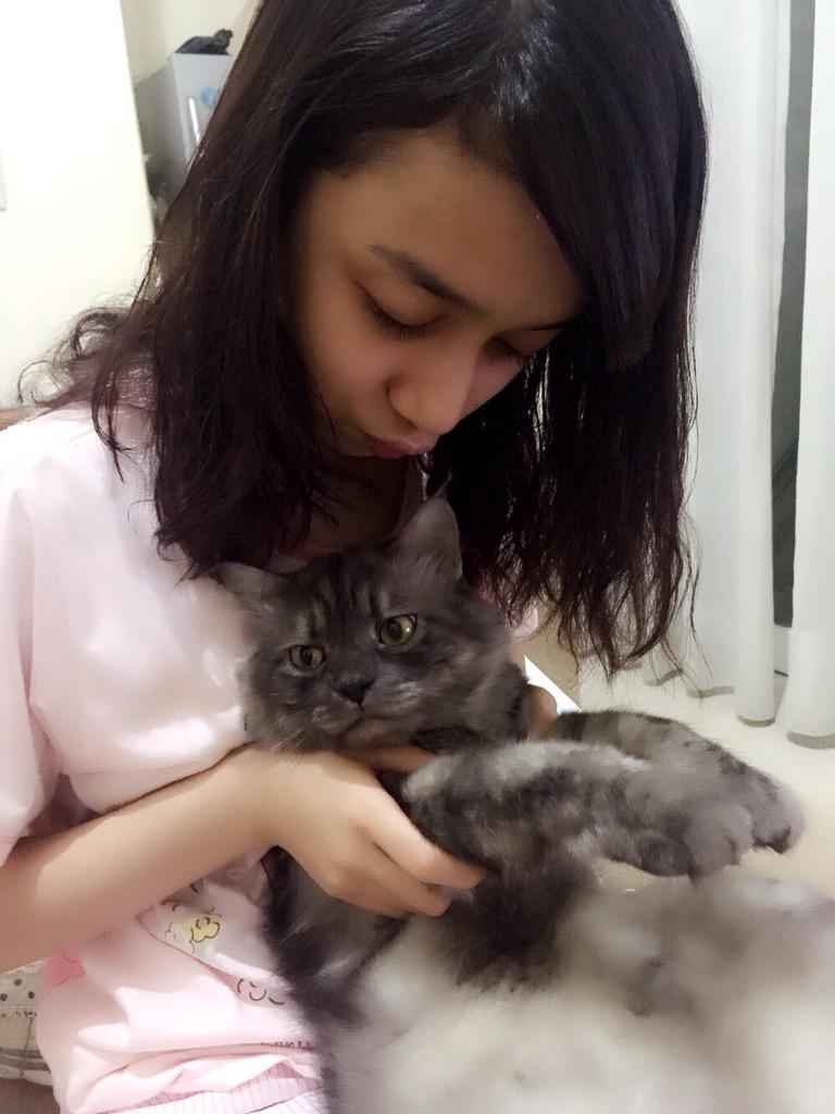 ayanashb0306's tweet photo. Bobo cepet ahhh~~
Oyasuminachannn>.<
Jangan lupa berdoa ya semoga bobonya nyenyakkkk ehheeh
Dpt salam dr kcing ku😘😘😘 http://t.co/7AvOGKEx6Q