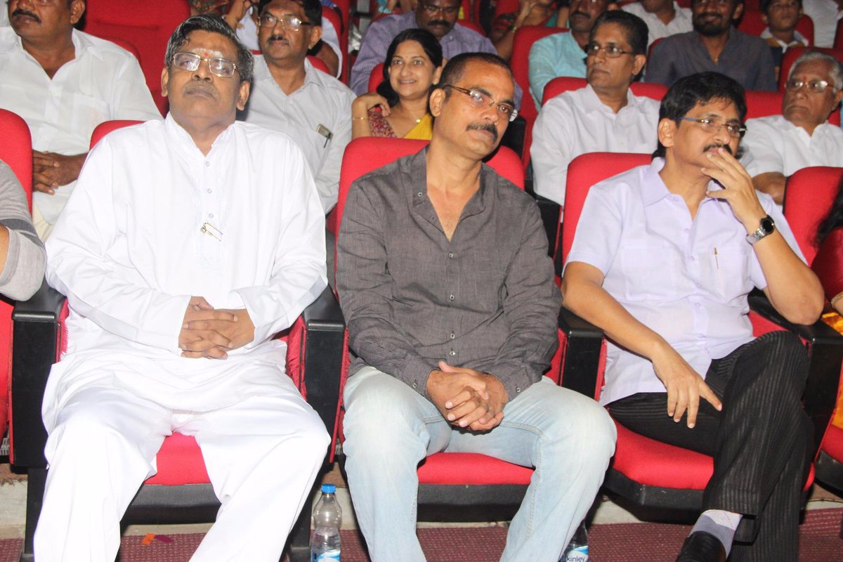 NenuSailaja's tweet image. #sirivennela #SVKrishna garu at #ShivamAudioLaunch!
Audio launch LIVE =&amp;gt; bit.ly/ShivamAudioLau…