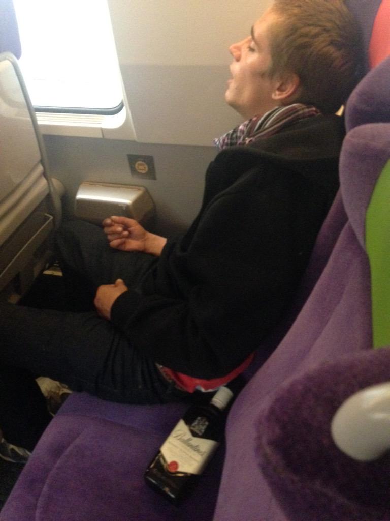 After 🎉🍷 #SNCF #inconnu #retard #rouenparis