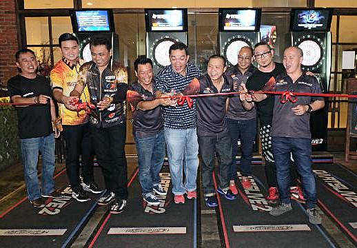 MazelTovBH's tweet image. CONGRATULATION!!
#GrandLaunching #DartsLive #DartsMachine #Darts #MAZELTOV #atSpazio #Launch #BeerHouse #surabaya