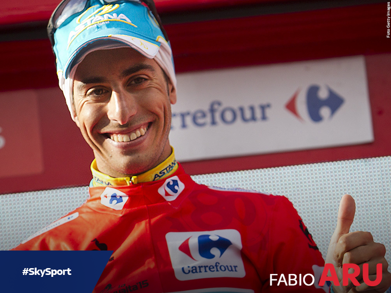 SkySport's tweet photo. Fabio #Aru ipoteca la Vuelta staccando #Dumoulin sulla penultima salita della 20ª tappa #SkySport #PerAmoreDelloSport http://t.co/H9fCyEr8Bf