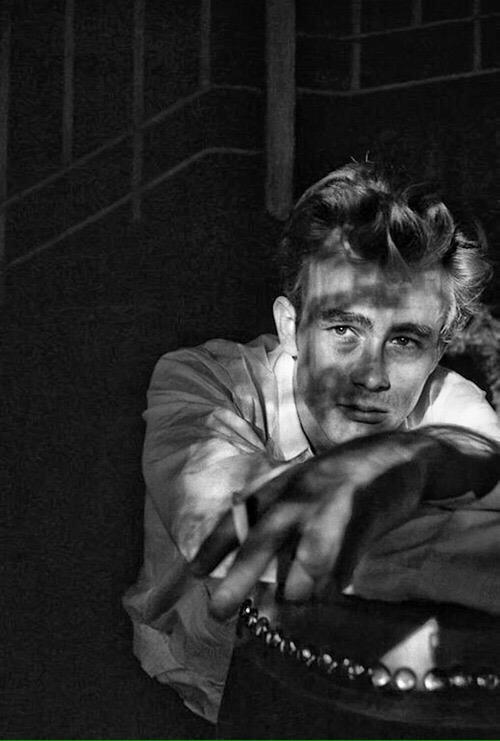 timelessbae's tweet photo. James Dean 50s http://t.co/9kDsuNAOAf