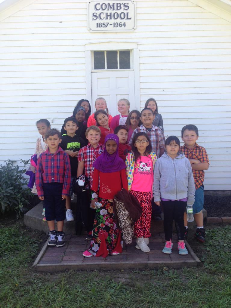 SaraFreddie10's tweet photo. Field Trip fun! #fieldtrip #teachersolutions #combsschool http://t.co/TxZjKCN3hm