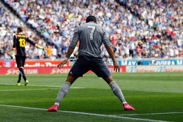 MadridismoreaI's tweet photo. Cristiano Ronaldo ha marcado 5 goles en el partido de hoy.
¿Sequía? ¿Declive? #genius

1 RT = GRANDE CRISTIANO. http://t.co/rnL2OggQNh