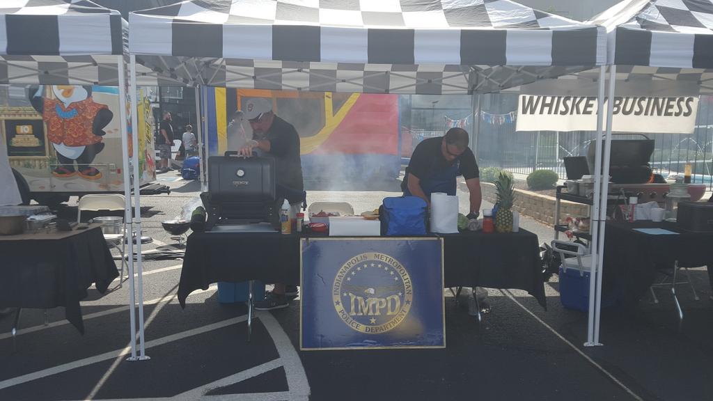 gingerk1972's tweet image. At the Bull Burger Battle food competition in Indianapolis!,