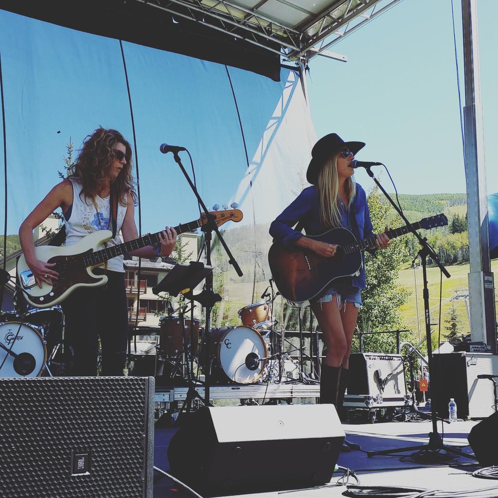 kscopecolorado's tweet photo. So glad "The Highway" brought @hollywilliams1 to Beaver Creek for @Rendezvousfest! http://t.co/D703iPeyXL