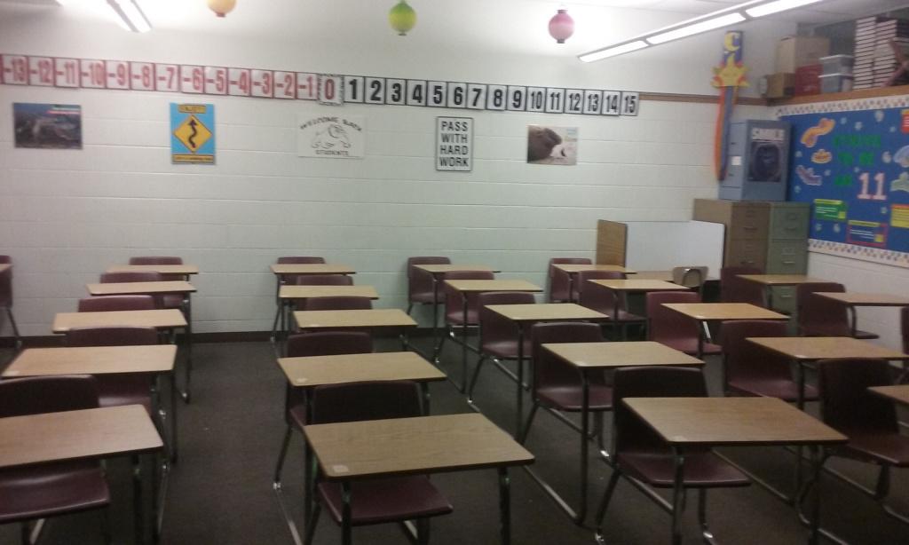 Classroom Layout lovelesd.wordpress.com/2015/09/12/cla…