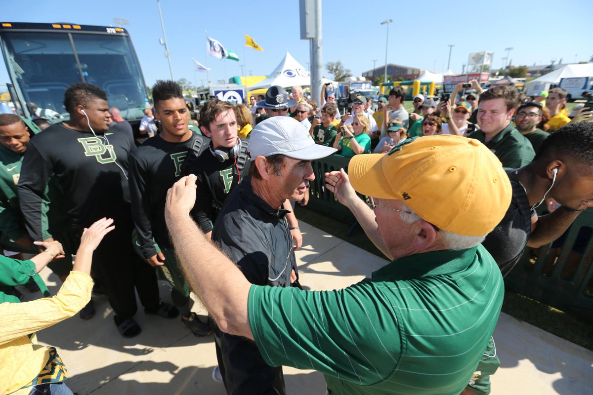 Judge Starr welcomes Coach Briles on the Bear Walk. #SicLamar