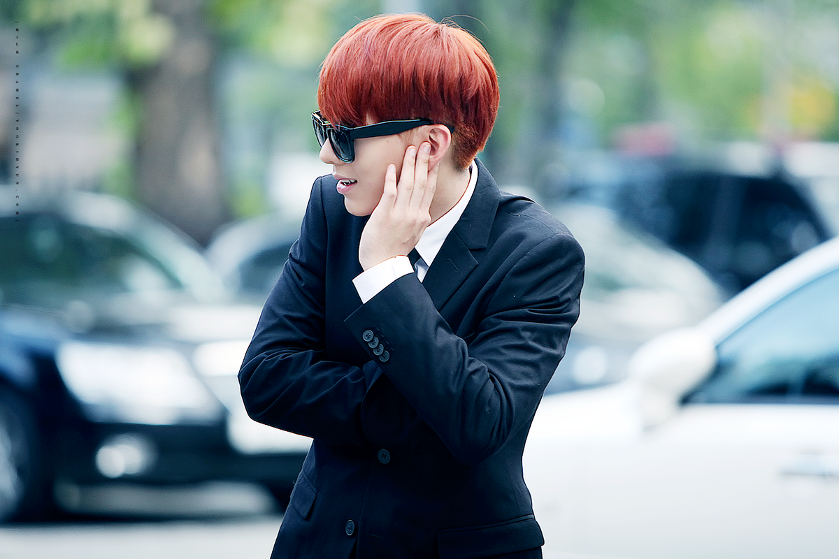 YOOKIHYUNCOM's tweet photo. 150911 뮤직뱅크 출근 #몬스타엑스 #MONSTA_X #기현 @OfficialMonstaX
컨셉에 충실하신 기현 님... 귀에 손 올리시고 그렇게 한참을...

http://t.co/5cylfS87rr http://t.co/GE4kkqooU6