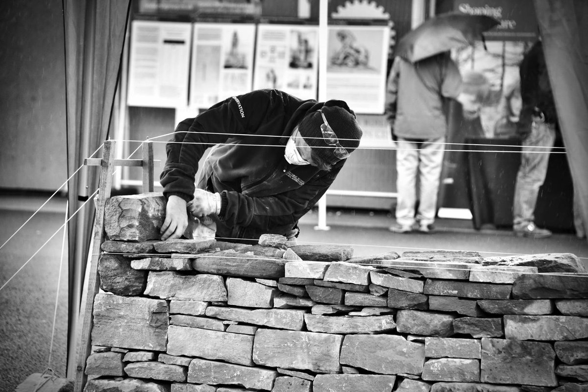 <a href="/Chuckjonesmason/">Chuck Jones</a> showing the kids how its done by throwing some dry stane ‘shapes’…. #theengineshed