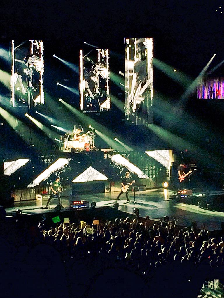 _aylaKay_'s tweet photo. #HERESTOROWYSOMEMORIES #ROWYSOLouisville hands down the best concert I've been to in my life! So proud of you boys!! http://t.co/r9WQmEL5J3