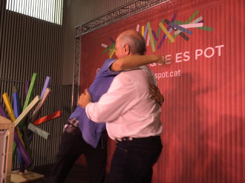 PODEMOS's tweet photo. Termina @ierrejon #ATortosaSíQueEsPot a gritos de "Sí se puede". Ahora @LluisRabell: https://t.co/E8KsPKe9hX http://t.co/JlfSHAIFBO
