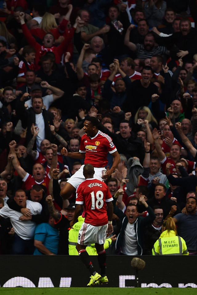 Selebrasi Anthony Martial setelah mencetak gol. Super duper happy. 😆😆😀