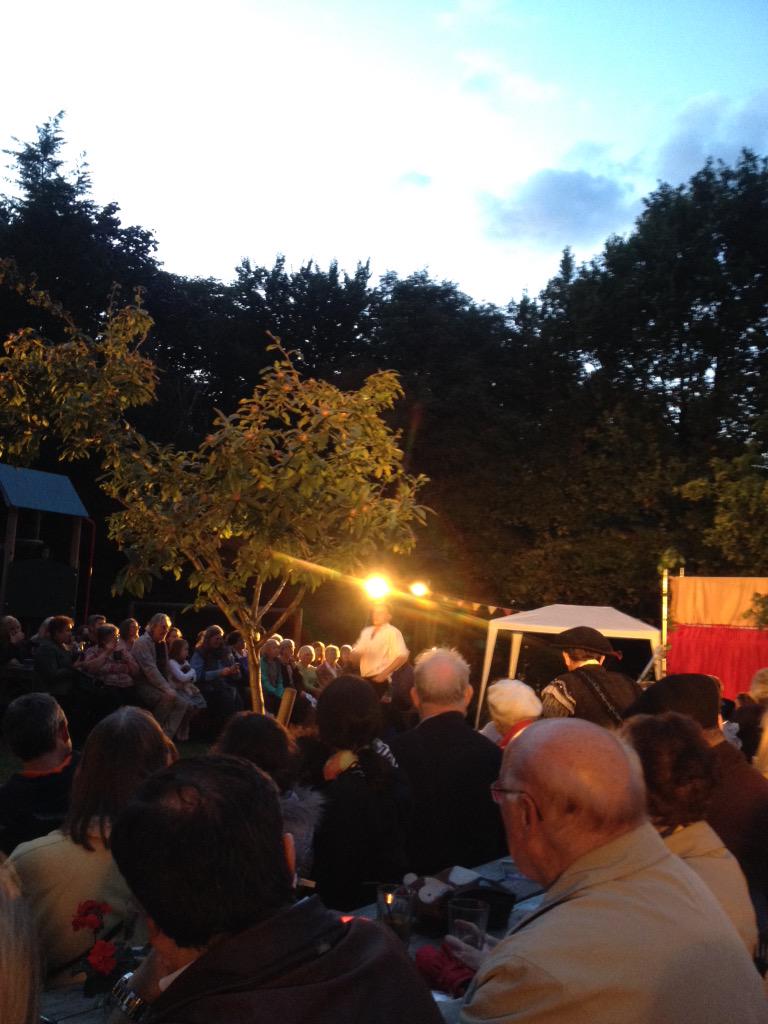 FullersBard's tweet photo. Packed show tonight - not a seat in the house! @DukeofKentW13 @PermanentlyBard http://t.co/1pcyxiHobK