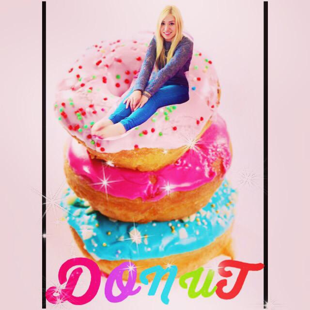 ninamausale's tweet photo. @BibisBeauty  gefällt es dir ? 😏😏 🍩🍩🍩💜 

Ich hab dich lieb meine Queen ! 

Lecker ein Donut ! @BibisBeauty 🍩🍩🍩❤️❤️❤️ http://t.co/yWzeySoIOJ