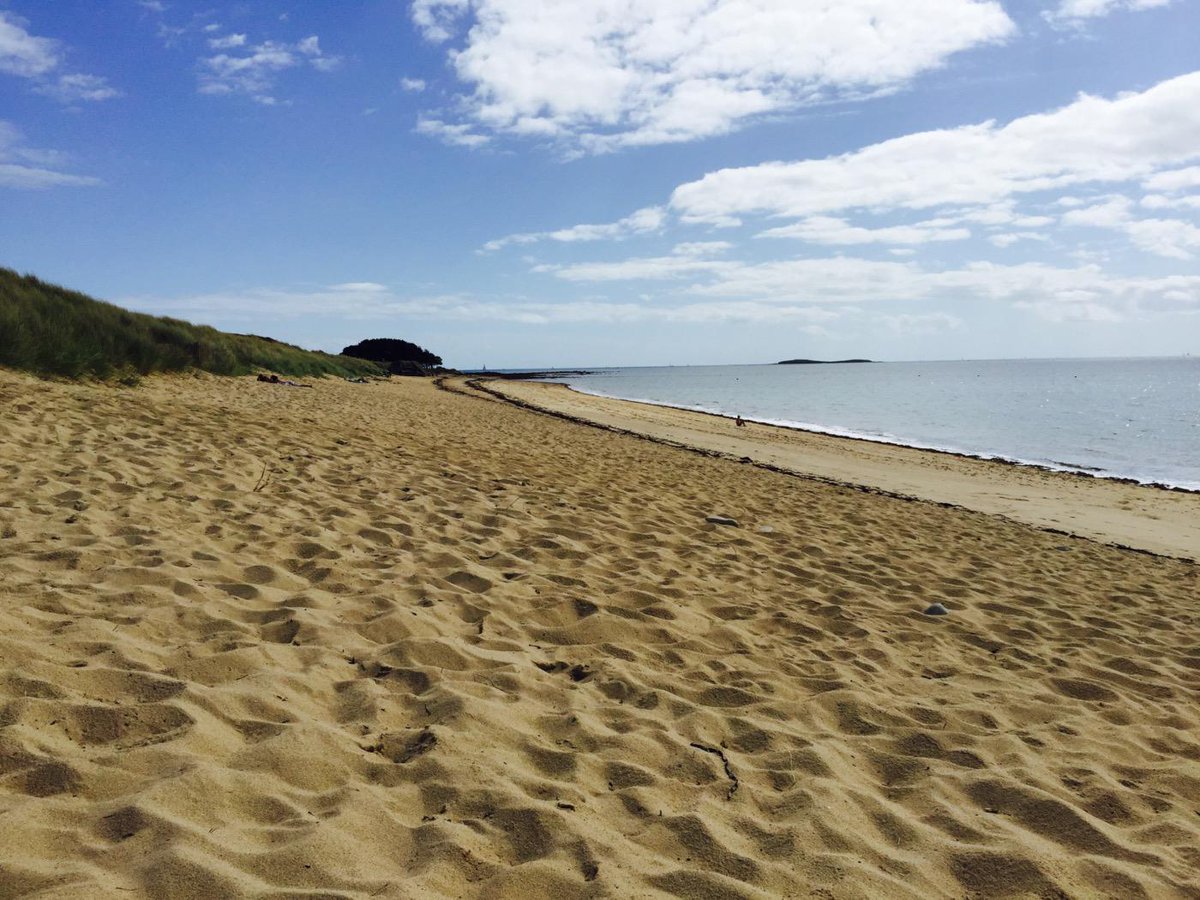 MaisonLocker's tweet image. La plage de st Pierre a Locmariaquer, c'est plutôt sympa en septembre avec un 1er bain de l'année...