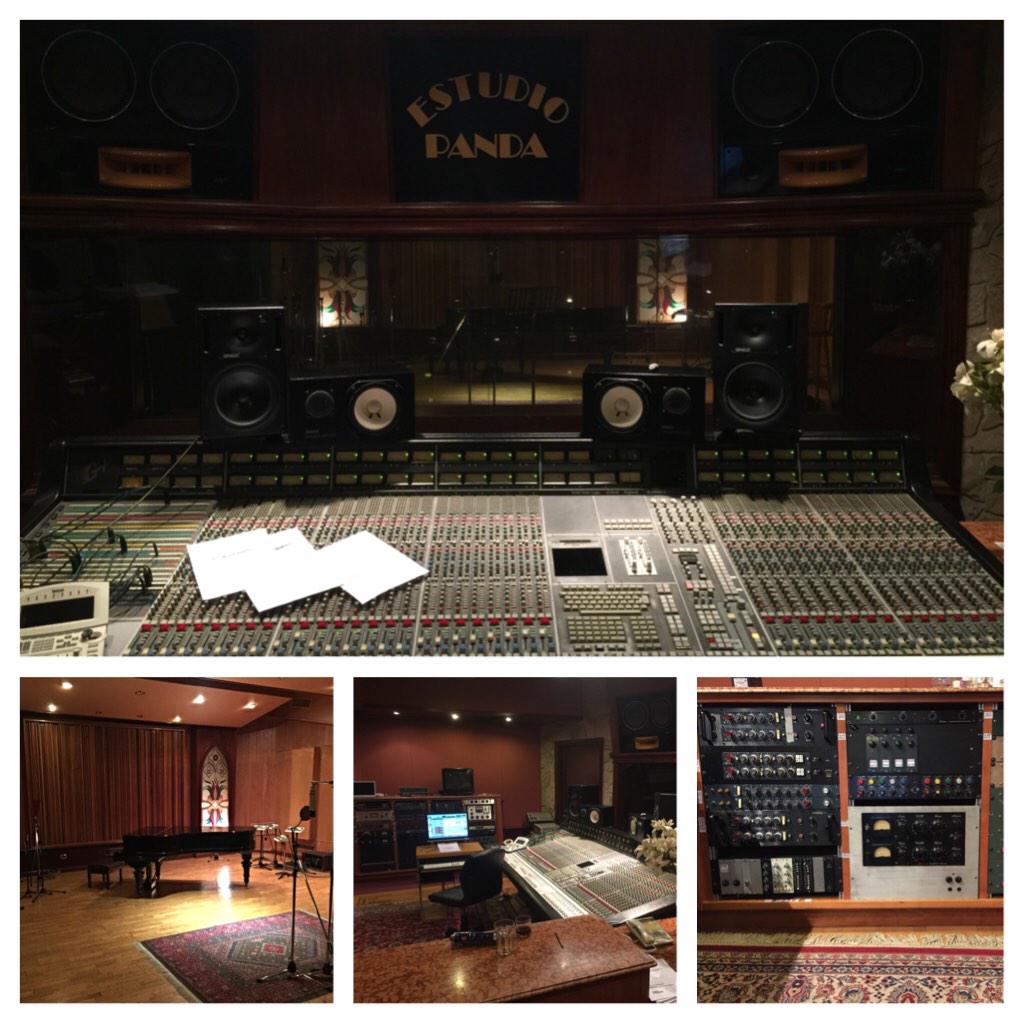 alxanders's tweet photo. My office for the week in Buenos Aires. Beautiful vintage gear. It has been a blast. #EstudioPanda http://t.co/QT6kYGyyQg