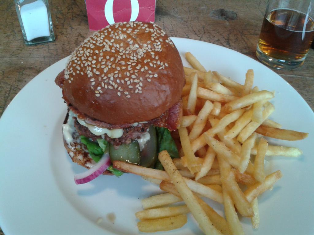 Gentleman_Punk's tweet image. @MHOR84 Gareth's special beef burger, brioche bun @EatMhorBread  #bacon #cheddar