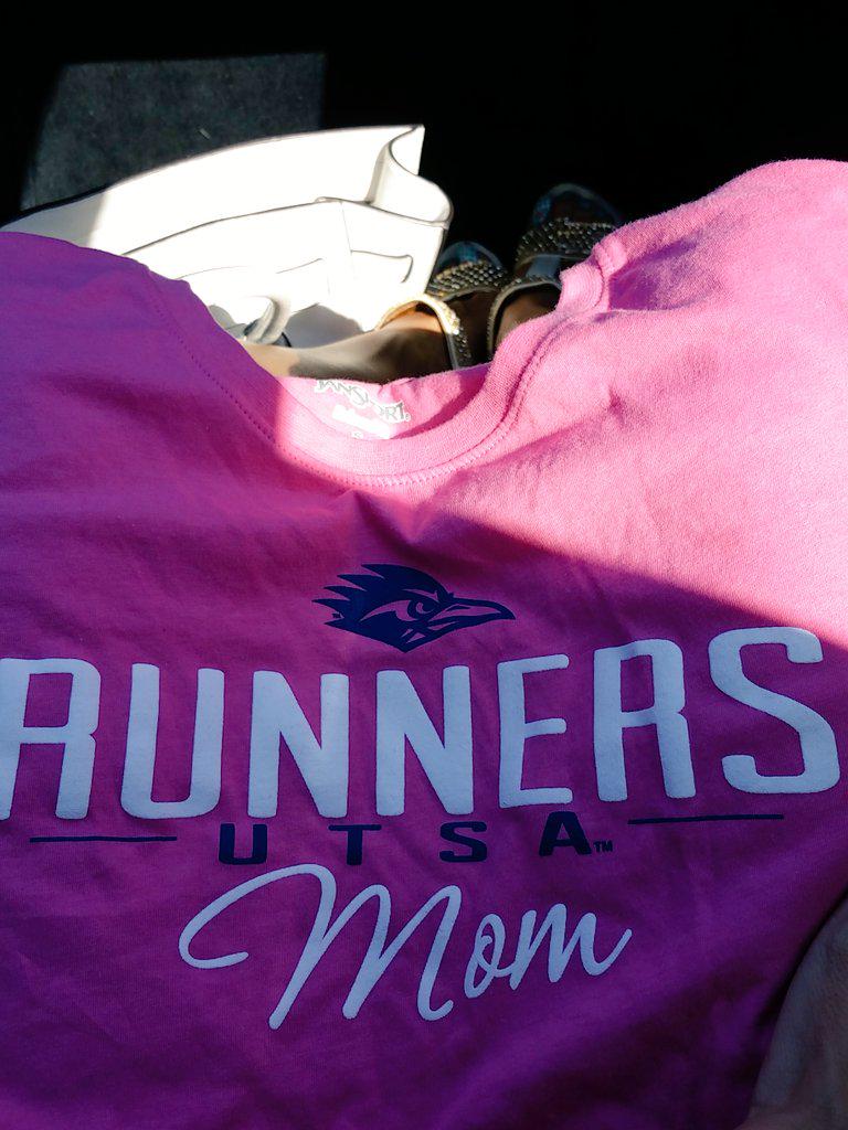 MariaTXRealtor's tweet photo. My new shirt #meanssomuch #blessed #MomIsMyFavName #UTSAStudent #SoProud of her @Juiceisloose21 #birthdaylove 😍 http://t.co/plrEv6Za0p