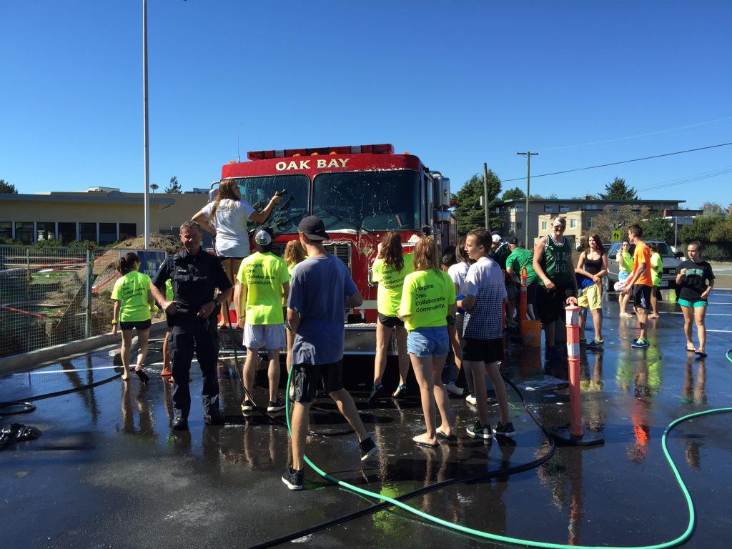 Look who just arrived for a car wash @OakBayFireDept #Cops4Cancer #yyj @MayorNils