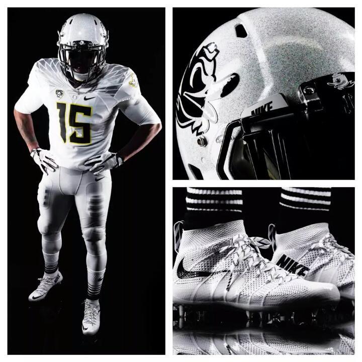 Forswags's tweet image. Oregon's whiteout unis for tonight 😍🔥