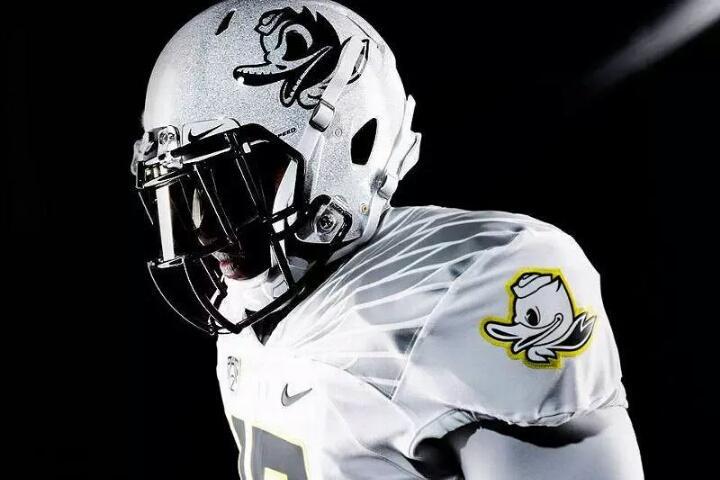 Forswags's tweet image. Oregon's whiteout unis for tonight 😍🔥
