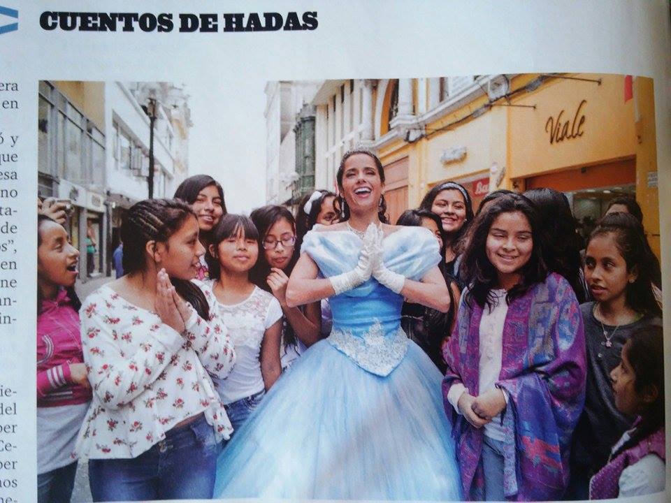 Fans_Urbina's tweet photo. Otra revista más para nuestra colección😉 #PrincessMel #CenicientaElMusical #Lea #RevistaSomos Linda @melaniaurbinak http://t.co/wSFvGwMbJG