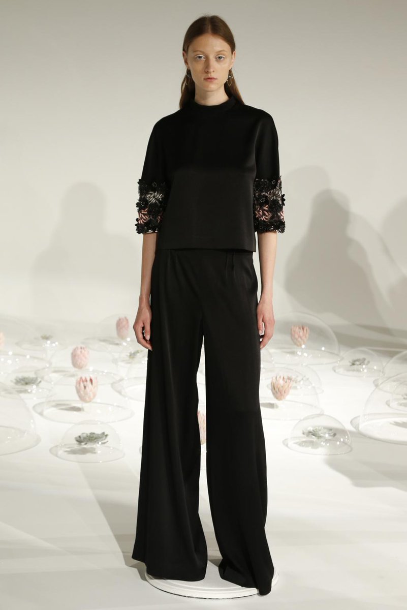 BellusMagazine's tweet image. 1st #nyfw recap is up! bellusmagazine.com/nyfw-day-1-jou… @amoiofficial #rootstein @TheBlondsNY #plainteebluejean @O_2nd