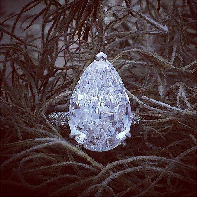 MikeNekta's tweet photo. Pear if the day goes to @davidmorrisjeweller 7ct D Internally Flawless Type IIa diamond ring!
#ClassicChapter #Bril… http://t.co/4gNNO69P4R