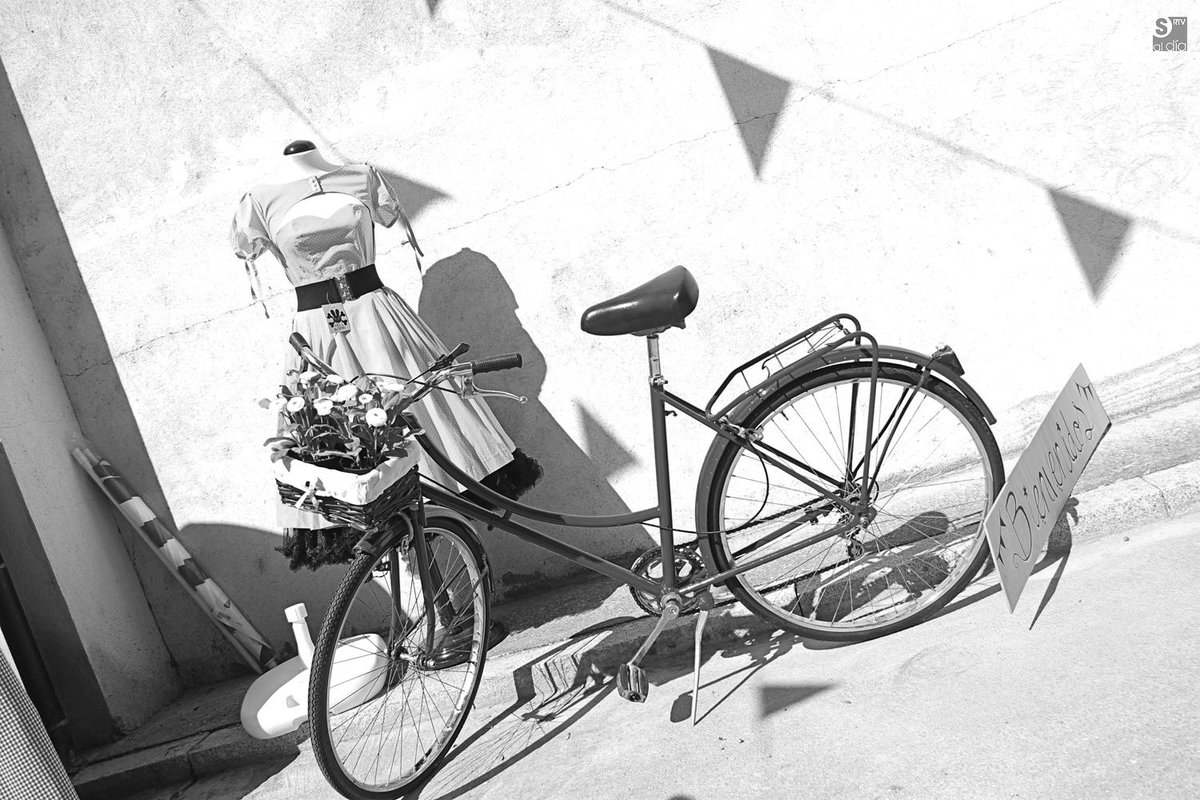 AlexLorrys's tweet photo. FOTOS - Salamanca se vuelve vintage... http://t.co/ueYs3hQIY3 #Salamarket http://t.co/v49TSWDjGW