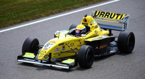 ovacionuy's tweet photo. #ProMazda | Urrutia terminó segundo y es el nuevo campeón de la categoría. 
EN VIVO: ►http://t.co/P4RuFDve6b◄ http://t.co/Grfl4wyHtc