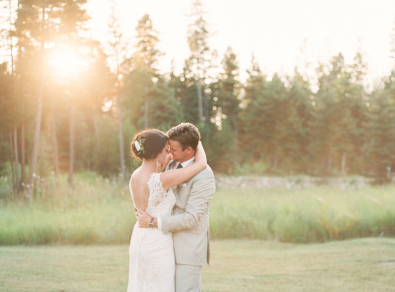 stylemepretty's tweet image. We're mesmerized by this outdoor Montana wedding: stylemepretty.com/2015/05/22/a-r… @OPhotographie