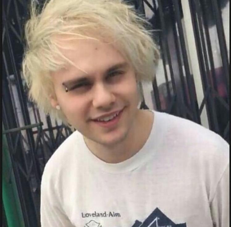 rtyourfavees's tweet photo. @Michael5SOS http://t.co/2q5Yulns0i