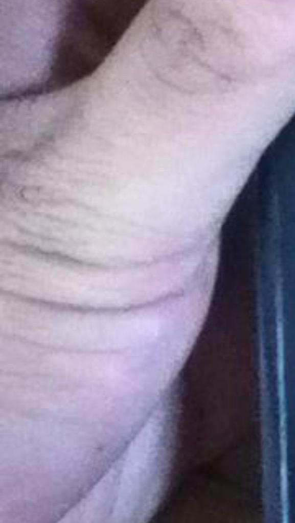 LupeFuckingCruz's tweet photo. @champagnepapiK BRUH!!! Saggy ass skin motherfucker saggier than my ball sack. Gay porn got a nígga like... http://t.co/SBswnG0vED