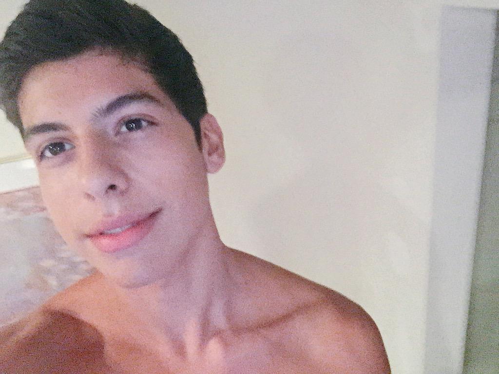 matthunter123's tweet photo. Gym http://t.co/injySAE3Yr